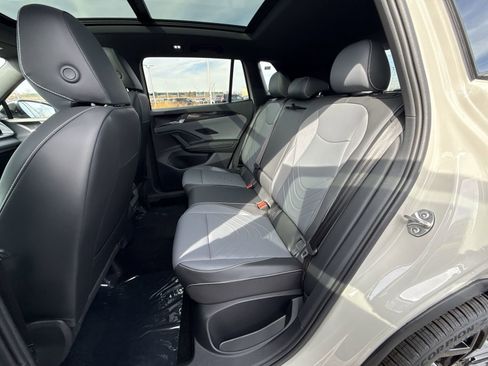 New 2026 Volkswagen Tiguan SE R-Line image 23