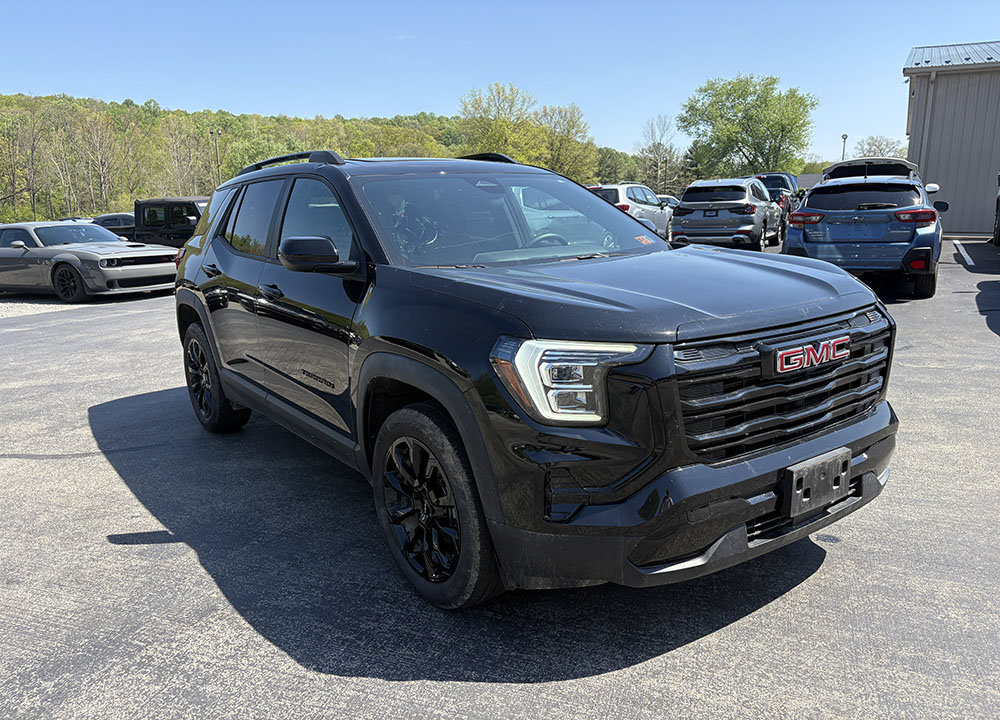 Used 2025 GMC Terrain Elevation w/ Elevation Premium Package AWD/4WD image 2