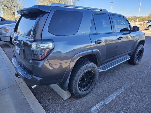 Used 2018 Toyota 4Runner SR5 Premium image 6