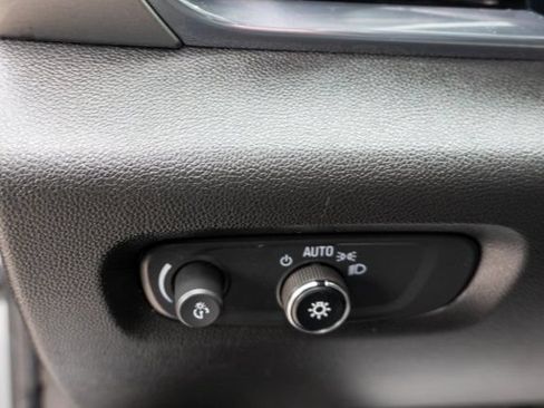 Used 2023 Chevrolet Traverse LT FWD image 19
