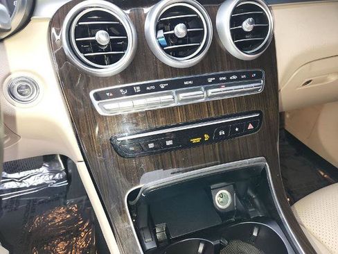 Used 2021 Mercedes-Benz GLC 300 GLC 300 image 21