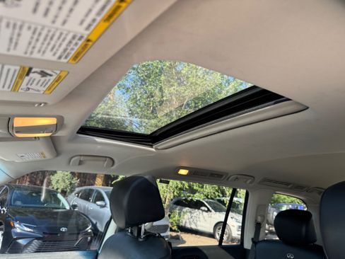 Used 2013 INFINITI QX56 4WD w/ Deluxe Touring Pkg image 33