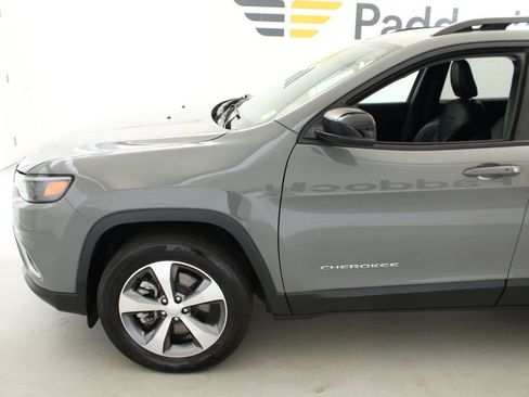 Used 2022 Jeep Cherokee Limited AWD/4WD image 6