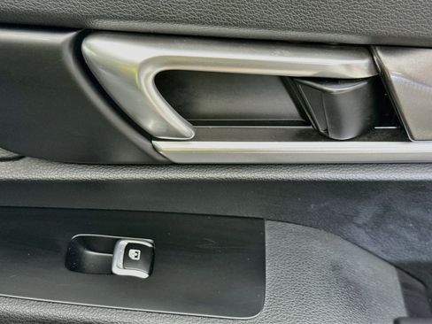 Used 2025 Kia Telluride S FWD image 29
