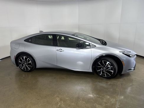 Used 2025 Toyota Prius Plug-In Hybrid FWD image 8