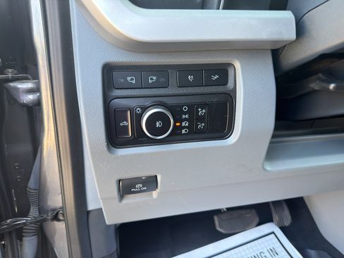 Used 2023 Ford F250 XLT w/ XLT Premium Package AWD/4WD image 14