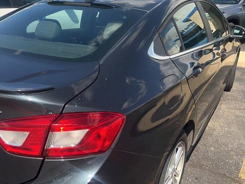 Used 2018 Chevrolet Cruze LT w/ Convenience Package FWD image 5