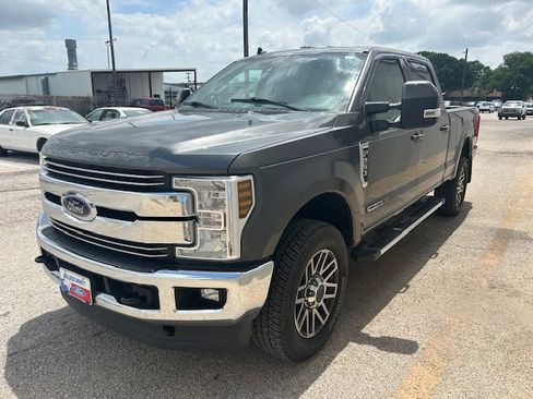 Used 2019 Ford F250 Lariat w/ Lariat Ultimate Package AWD/4WD image 2