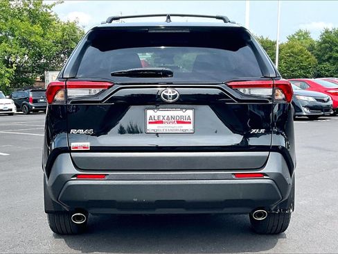 Used 2022 Toyota RAV4 XLE Premium FWD image 4