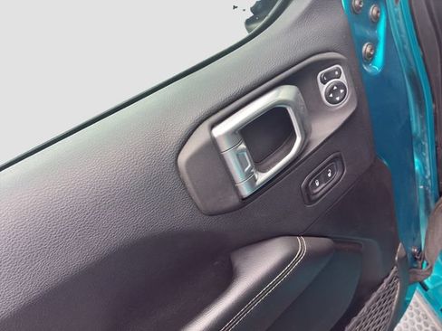 Used 2019 Jeep Wrangler Unlimited Sahara AWD/4WD image 15