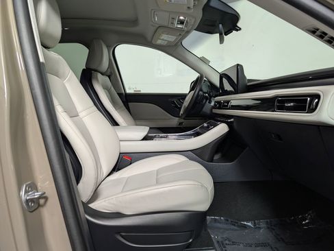 Used 2025 Lincoln Aviator AWD w/ Equipment Group 101A image 12