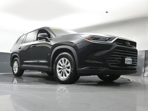 Used 2025 Toyota Grand Highlander AWD image 26
