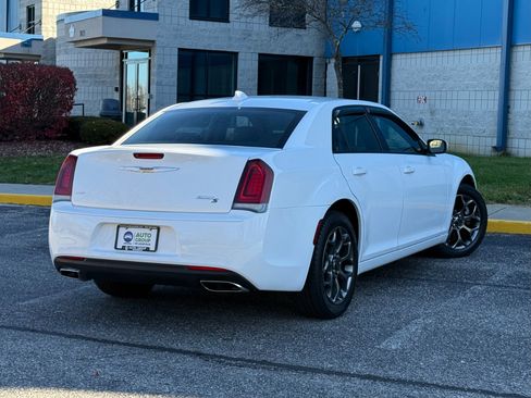 Used 2015 Chrysler 300 S image 5
