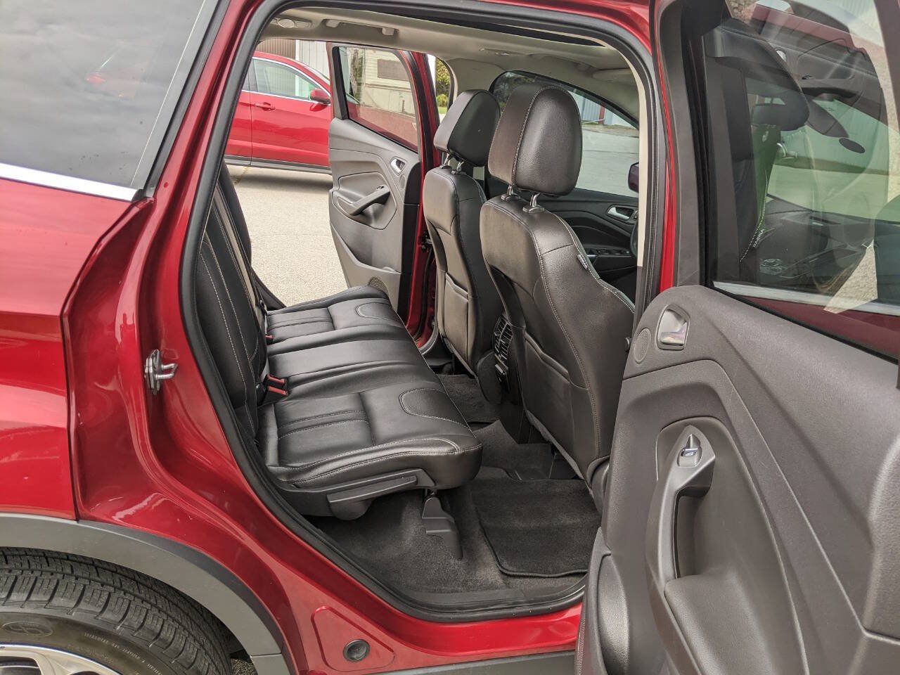 Used 2013 Ford Escape Titanium w/ Parking Technology Pkg AWD/4WD image 16