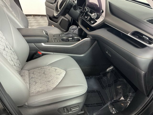 Used 2023 Toyota Highlander Bronze Edition AWD/4WD image 14