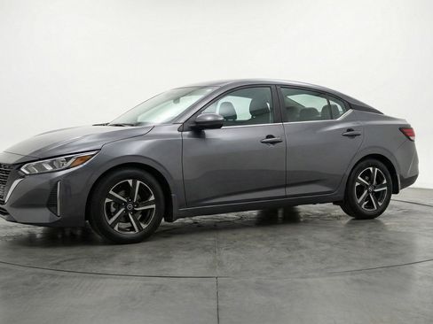 Used 2025 Nissan Sentra SV image 3
