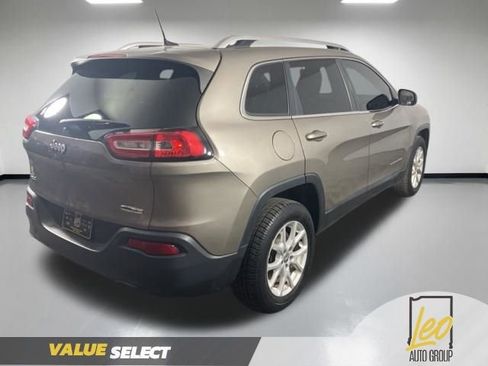 Used 2016 Jeep Cherokee Latitude w/ Comfort/Convenience Group AWD/4WD image 6
