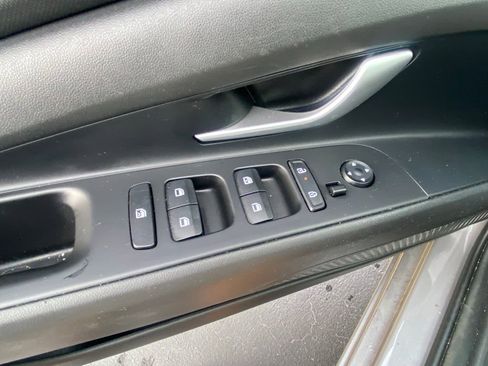 Used 2025 Hyundai Elantra SEL FWD image 17
