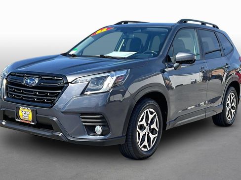 Used 2022 Subaru Forester Premium AWD/4WD image 1