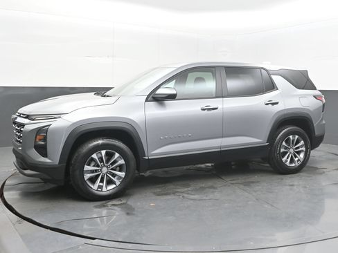 Used 2025 Chevrolet Equinox LT FWD image 5