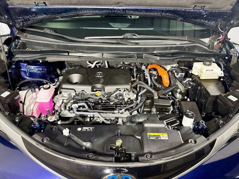 Used 2023 Toyota Sienna Limited image 22