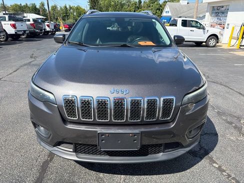 Used 2019 Jeep Cherokee Latitude Plus w/ Comfort/Convenience Group AWD/4WD image 3