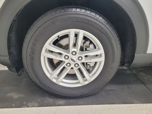 Used 2022 Ford Explorer XLT image 31