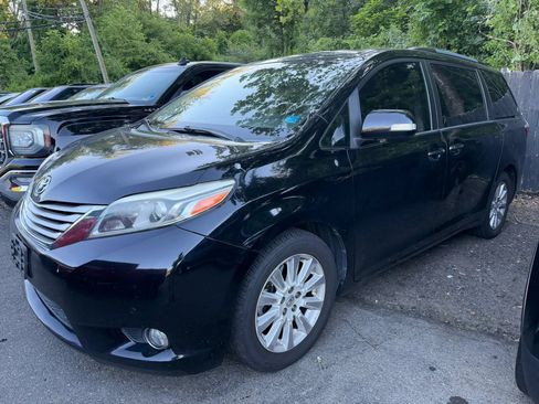 Used 2015 Toyota Sienna Limited FWD image 1
