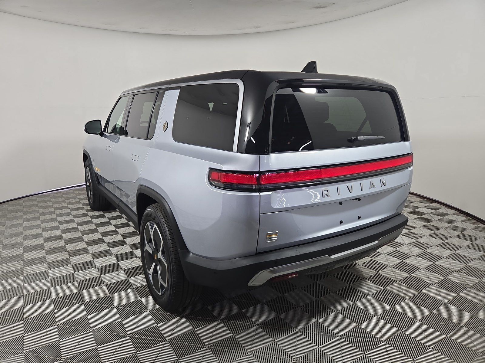 Used 2024 Rivian R1S Adventure Quad AWD/4WD image 3