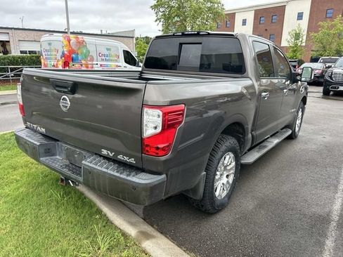 Used 2017 Nissan Titan SV AWD/4WD image 4