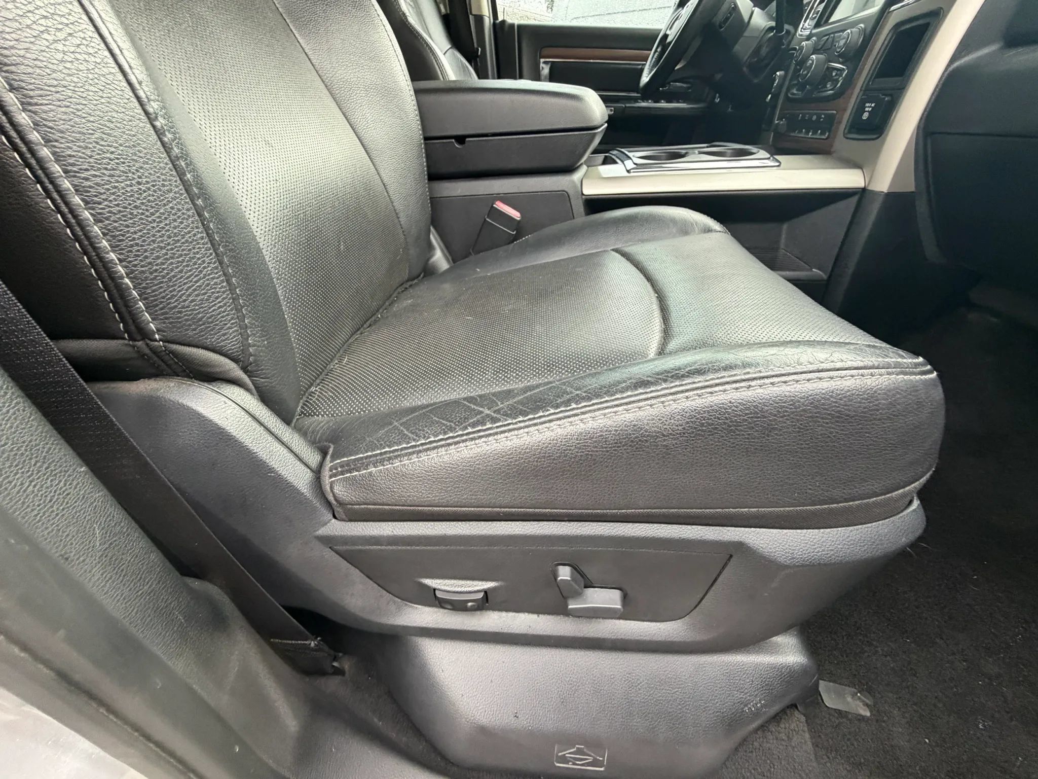 Used 2015 RAM 2500 Laramie AWD/4WD image 13