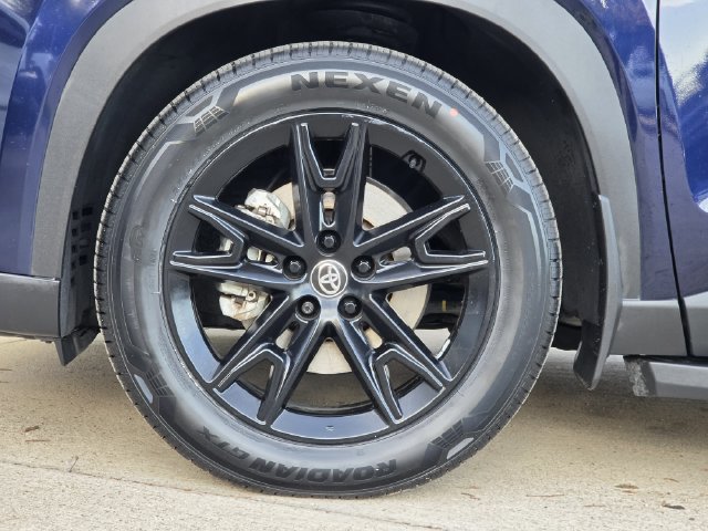 Certified 2025 Toyota Grand Highlander FWD image 8