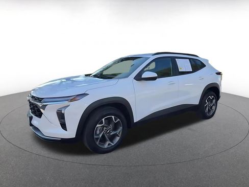 Used 2025 Chevrolet Trax LT image 7