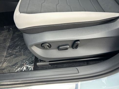 New 2026 Volkswagen Taos SE FWD image 14