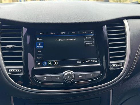 Used 2019 Chevrolet Trax LT w/ LT Convenience Package FWD image 25