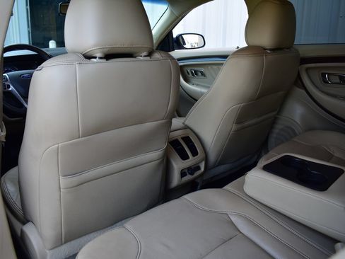 Used 2017 Ford Taurus Limited FWD image 22