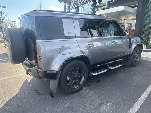 Used 2022 Land Rover Defender 110 X-Dynamic SE image 3