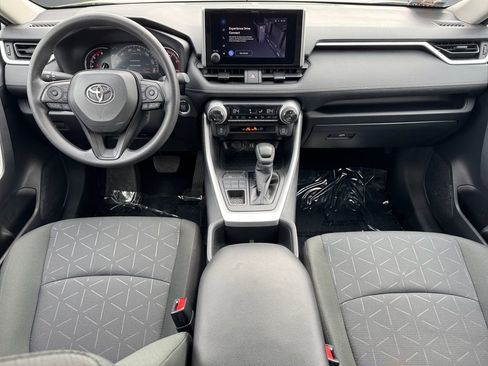 Used 2025 Toyota RAV4 XLE AWD/4WD image 12