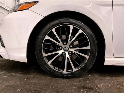 Used 2019 Toyota Camry SE image 8