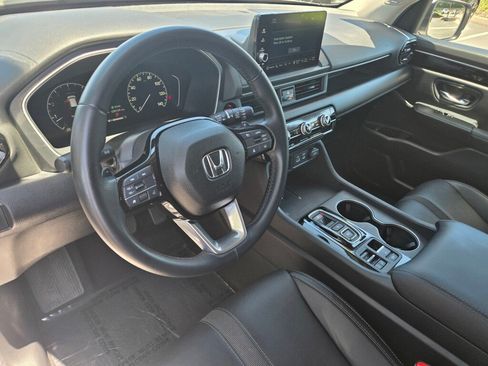 Certified 2025 Honda Pilot Touring image 12
