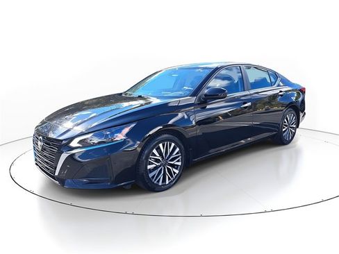 Used 2023 Nissan Altima 2.5 SV image 3