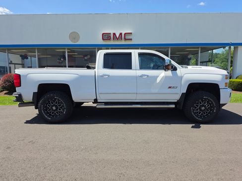 Used 2019 Chevrolet Silverado 2500 LTZ w/ Duramax Plus Package AWD/4WD image 2