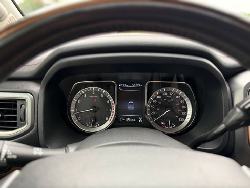 Used 2018 Nissan Titan SV AWD/4WD image 41
