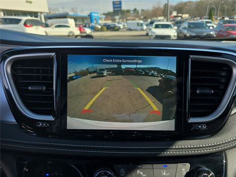 Used 2022 Chrysler Pacifica Touring-L w/ S Appearance Package image 27