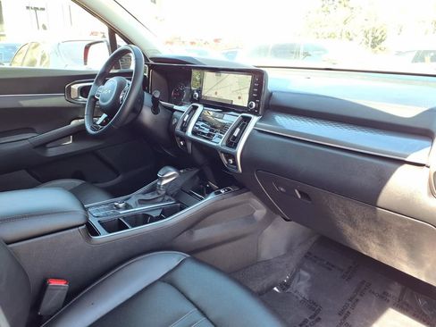 Certified 2023 Kia Sorento S FWD image 12