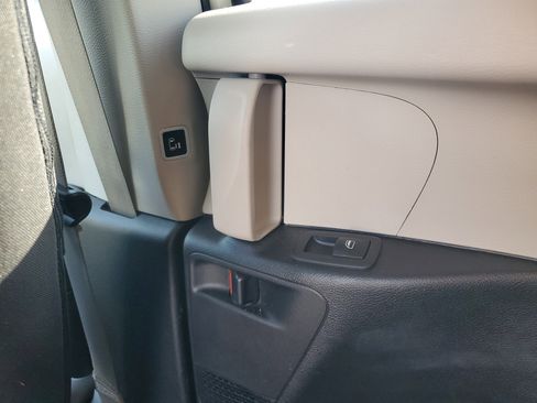 Used 2023 Chrysler Voyager LX image 16