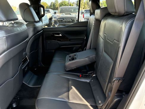 Used 2025 Lexus GX 550 w/ Accessory Package (2T) AWD/4WD image 14
