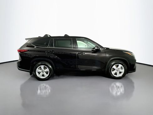 Used 2021 Toyota Highlander LE FWD image 8