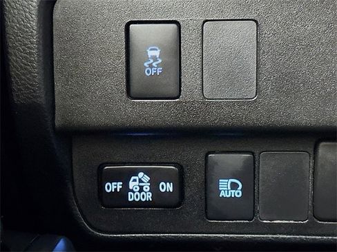 Used 2020 Toyota Tacoma SR image 10