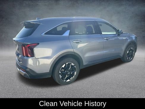 Used 2024 Kia Sorento S image 6